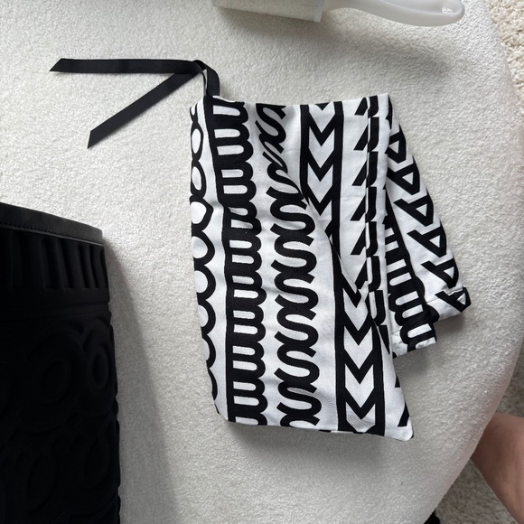 Marc Jacobs The Monogram Neoprene Large Black Tote Bag LIKE NEW - Picture 12 of 12